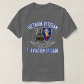 1e Avn Bde UH1 Huey w Pilot Wings T-shirt (Design voorkant)