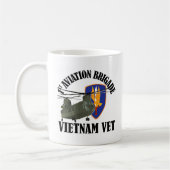 1e AVN BDE Vietnam CH-47 Koffiemok (Links)