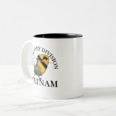 1e Cav Vietnam Vet Tweekleurige Koffiemok (Voorkant links)