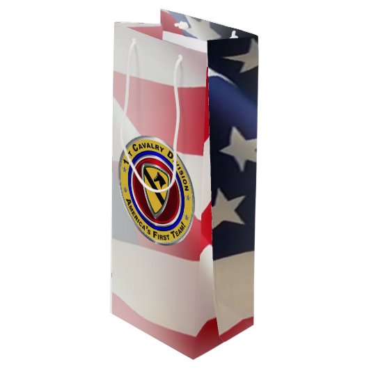 1e Cavalry Division "First Team" Wijn Cadeautas (Voorkant Gekanteld)