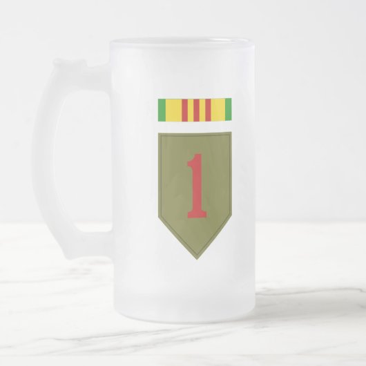 1e D.D. met Vietnam Service Ribbon Matglas Bierpul (Links)