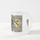 1e divisie Cavalry Specialist Matglas Koffiemok (Voorkant rechts)