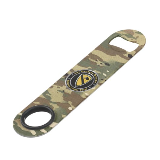 1e divisie Cavalry Speed Flessenopener (Voorkant Gekanteld)