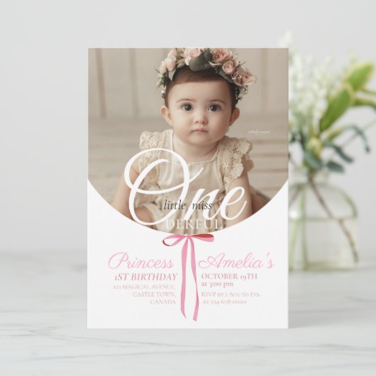 1e foto minimalistische boog elegante verjaardagsf kaart (Staand voorkant)