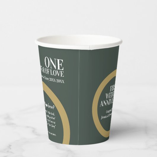 1e huwelijksdag groene ring leuke feiten papieren bekers (Rechts)