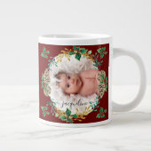 1e kerst als oma Foto Holly Pine Cones Grote Koffiekop (Rechts)