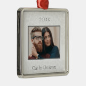 1e kerstfoto van getrouwd stel wit metalen ornament (Rechts)