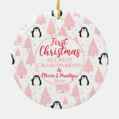 1e Kerstmis Als Grote Grootouders Pinguïn Roze Keramisch Ornament (Achterkant)