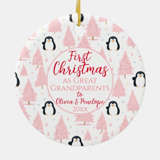 1e Kerstmis Als Grote Grootouders Pinguïn Roze Keramisch Ornament (Achterkant)