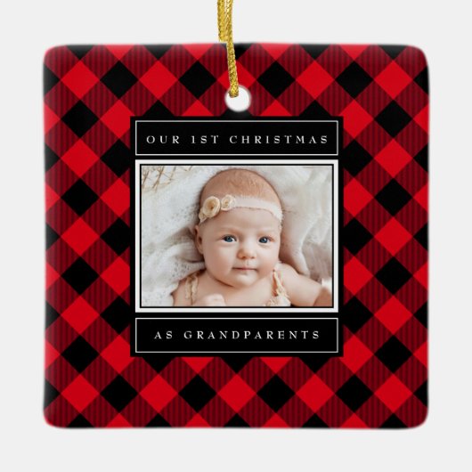 1e Kerstmis Grootouders Red Buffalo Plaid Foto Keramisch Ornament (Voorkant)
