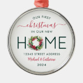 1e Kerstmis in ons nieuwe huis Greenery Krans Metalen Ornament (Voorkant)