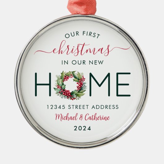 1e Kerstmis in ons nieuwe huis Greenery Krans Metalen Ornament (Voorkant)