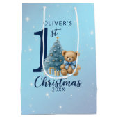 1e Kerstteddybeer met blauwe boom Medium Cadeauzakje (Achterkant)