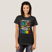 1e klas Afstuderen 2023 Kijk uit 2e klas hier T-shirt (Voorkant volledig)