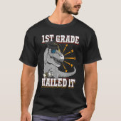 1e klas genageld It Rex Dinosaur afgestudeerd afge T-shirt (Voorkant)