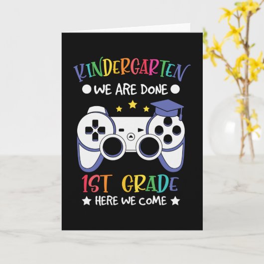 1e klas hier komen we videogame terug naar school kaart (Gele Bloem)