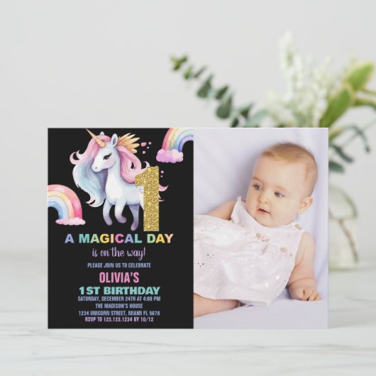 1e Rainbow Unicorn Verjaardag Uitnodigingen w foto (Staand voorkant)