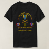 1e Squadron 4e Cavalerie 1e Inf Div Devil BDE Ft T-shirt (Design voorkant)