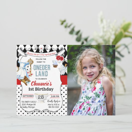 1e verjaardag Alice in Wonderland Uitnodiging (Staand voorkant)