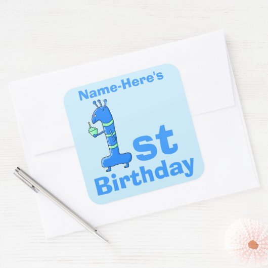 1e verjaardag cartoon, in het blauw. Aangepaste na Vierkante Sticker (Envelop)
