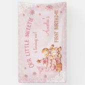 1e verjaardag Gingerbread Man Meisje Roze Kerstmis Spandoek (Verticaal)