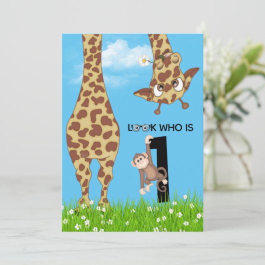 1e verjaardag Giraffe en aap in het gras Kaart (Staand voorkant)