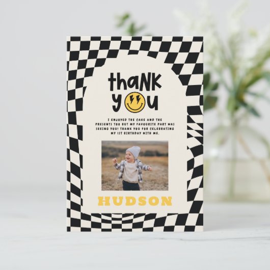 1e verjaardag glimlach gezicht retro zwart wit gro bedankkaart (Staand voorkant)