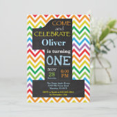 1e Verjaardag Jongen Regenboog Krijtbord Uitnodigi Kaart (Staand voorkant)