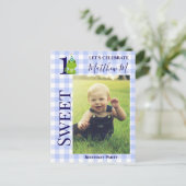 1e Verjaardag Kikker Plaid feestuitnodiging Briefkaart (Staand voorkant)