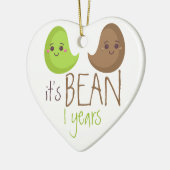 1e verjaardag Onze eerste kerstman Bean Funny Keramisch Ornament (Links)