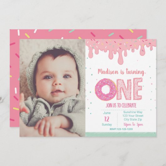 1e Verjaardag Roze Donut Uitnodiging met afbeeldin (Voorkant / Achterkant)