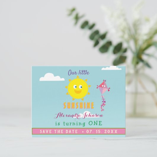 1e verjaardag save the date, onze kleine zonnetje aankondigingskaart (Staand voorkant)