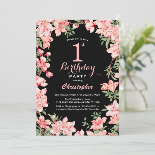 1e verjaardag: Zwarte achtergrond roze bloemen blo Kaart (Staand voorkant)
