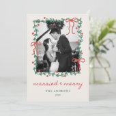 1st Christmas Married 4 Photo Wedding Red Bow Feestdagenkaart (Staand voorkant)