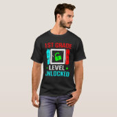 1st Grade Level Unlocked  Back To School Gamer Boy T-shirt (Voorkant volledig)