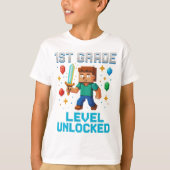 1st Grade Level Unlocked T-Shirt – Leuke Pixel Gam (Voorkant)