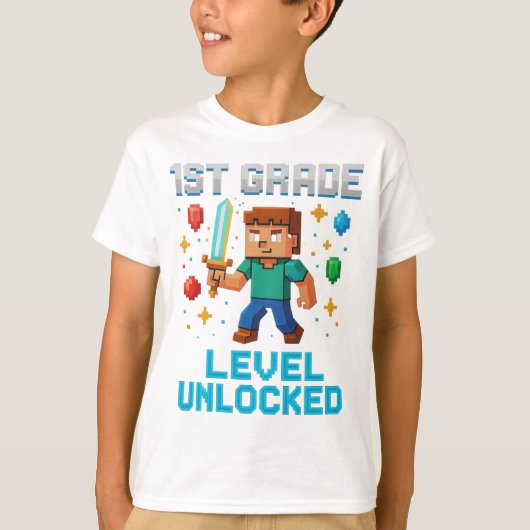 1st Grade Level Unlocked T-Shirt – Leuke Pixel Gam (Voorkant)