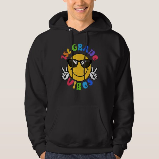 1st Grade Vibes Happy Face Smile Gift Back To Scho Hoodie (Voorkant)