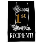1st verjaardag ~ Fancy Manuscript; Faux Gold Kijk; Medium Cadeauzakje (Achterkant)