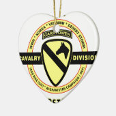 1STE CAVALRY-AFDELING "HET EERSTE TEAM" KERAMISCH ORNAMENT (Links)