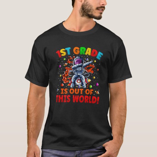 1ste graad is uit deze World Space Rocket First T-shirt (Voorkant)