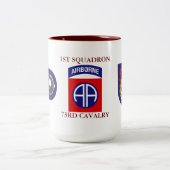 1STE SQUADRON 73RD CAVALRY-MOK TWEEKLEURIGE KOFFIEMOK (Center)