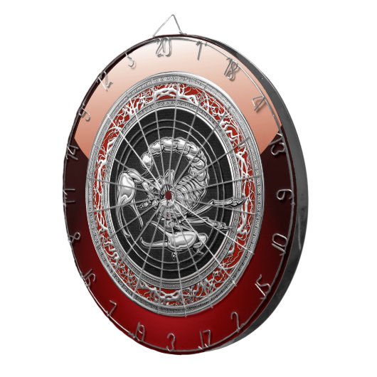 [200] Sacred Silver Scorpion op zwart Dartbord (Voorkant Rechts)