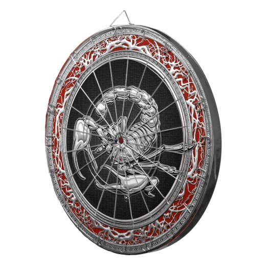 [200] Sacred Silver Scorpion op zwart Dartbord (Voorkant Rechts)