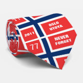 2011 OSLO UTOYA 77 NOOIT VERGETEN STROPDAS (Opgerold)