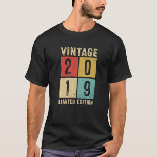 2019 gemaakt in 2019 op vierde verjaardag van het t-shirt