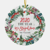 2020 Jaar We bleven thuis Holly Wreath Kerstmis Keramisch Ornament (Voorkant)
