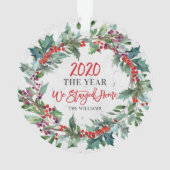 2020 Jaar We bleven thuis Holly Wreath Kerstmis Ornament (achterkant)