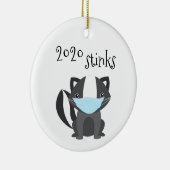 2020 Stinks Funny Skunk Covid Face Mask Keramisch Ornament (Rechts)