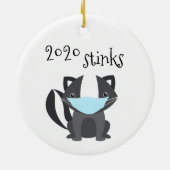 2020 Stinks Funny Skunk Covid Face Mask Keramisch Ornament (Achterkant)